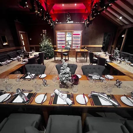 The Fairfax Arms 4* 길링 이스턴