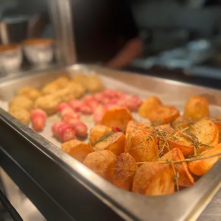 여관 The Fairfax Arms 길링 이스턴
