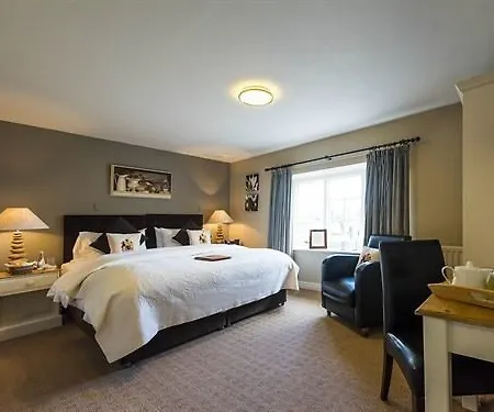 여관 The Fairfax Arms 4*